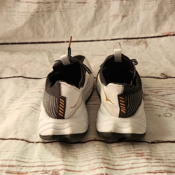 JUST PURCHASED OFF OF POSH MARK, sadly they are too big.
*original seller pics - Picture 4 of 9